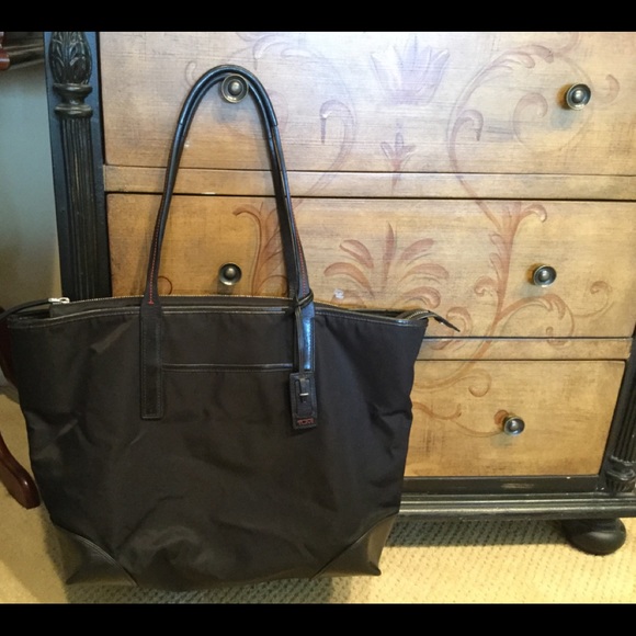 tumi tote bag price